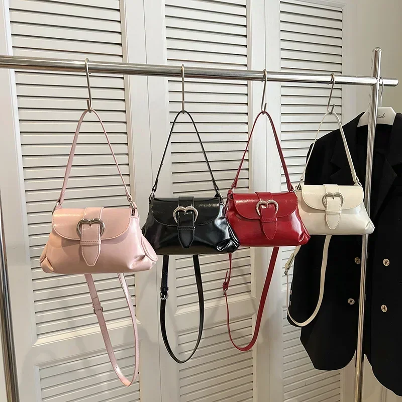 versatil-vermelho-rugas-axilas-saco-para-as-mulheres-2024-nova-moda-um-ombro-commuter-saco-elegante-amor-fivela-bolsa-de-couro-do-plutonio