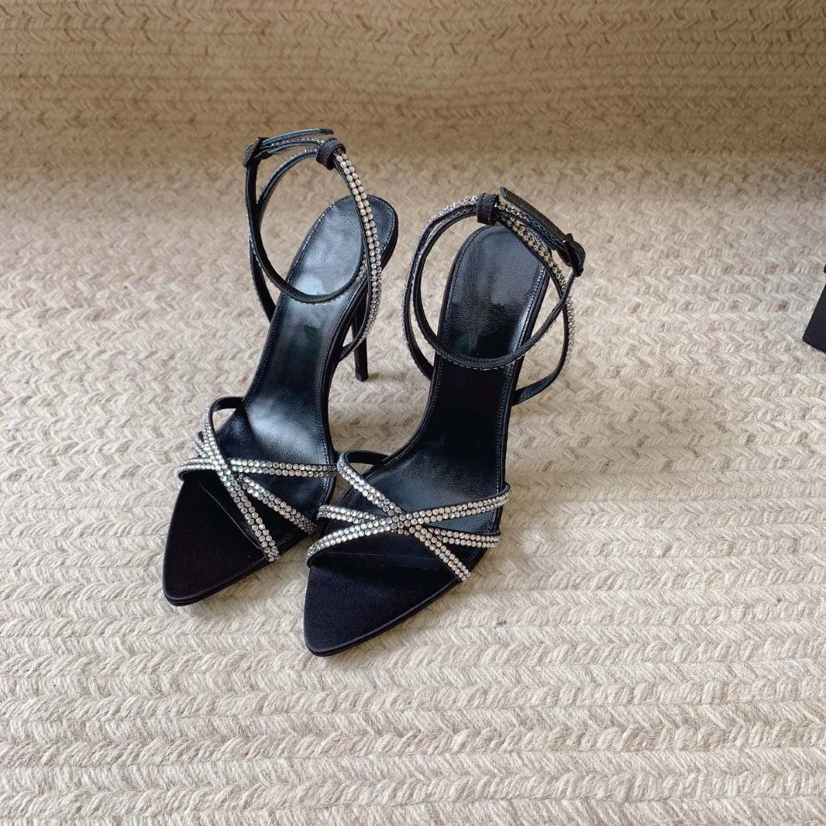 2024 European and American Summer New Rhinestone Brown High Heels Sexy Silk Toe Black Strap Cross Strap Sandals for Women