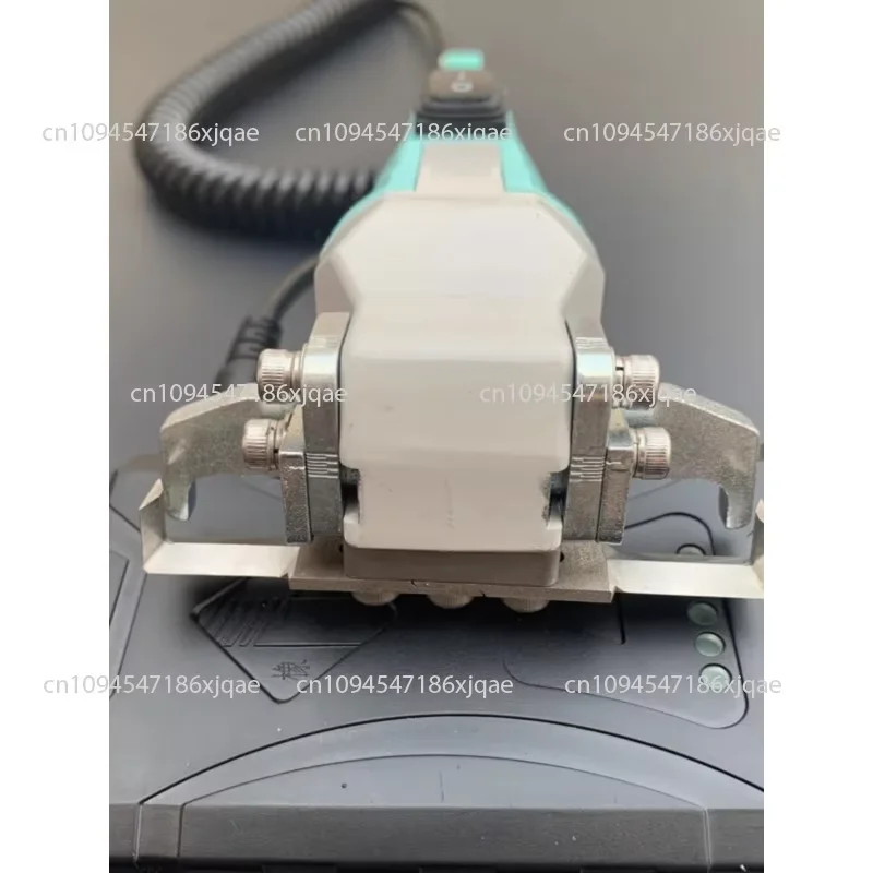 

Electric tapping knife for cutting rubber; upgraded efficiency improved.