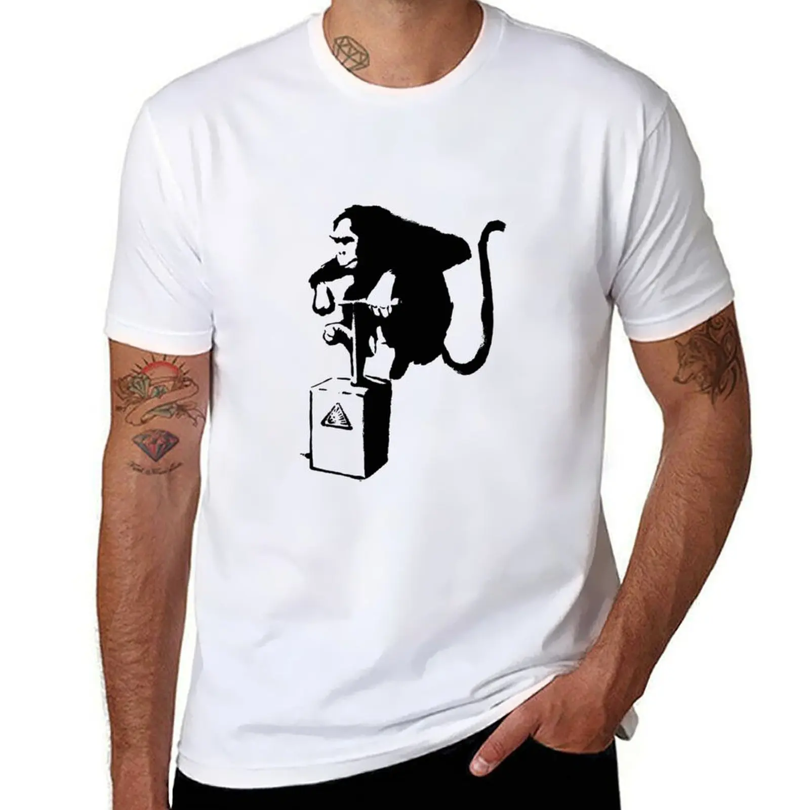 T-shirt à col rond Banksy Sticker Monkey Detonator, grande taille