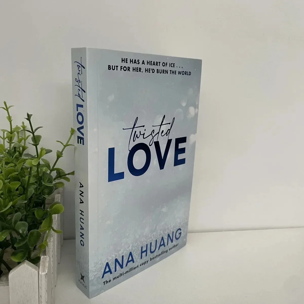 

Изогнутая книга Love Ana Huang на английском языке