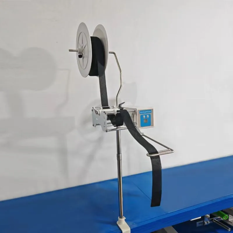 Sewing machine belt feeding device elastic belt feeding machine, sewing machine loose strapping machine