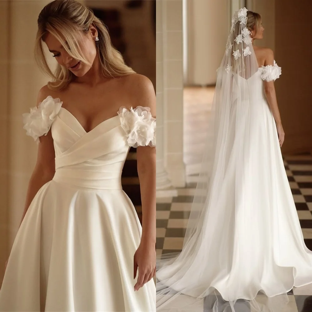 

Customized Delicate White Satin Wedding Dress Elegant Strapless Bridal Gowns Exquisite Sleeveless Zipper Back Bridal Gowns