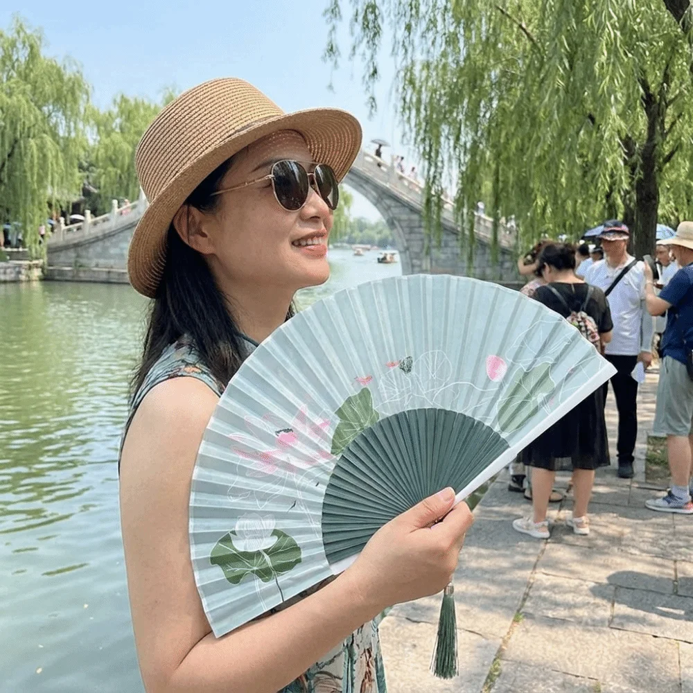 Daily Use Retro Folding Hand Fan Classical Lotus Design Dance Fan Wooden Handle with Tassels Hand Cranked Fan Performance