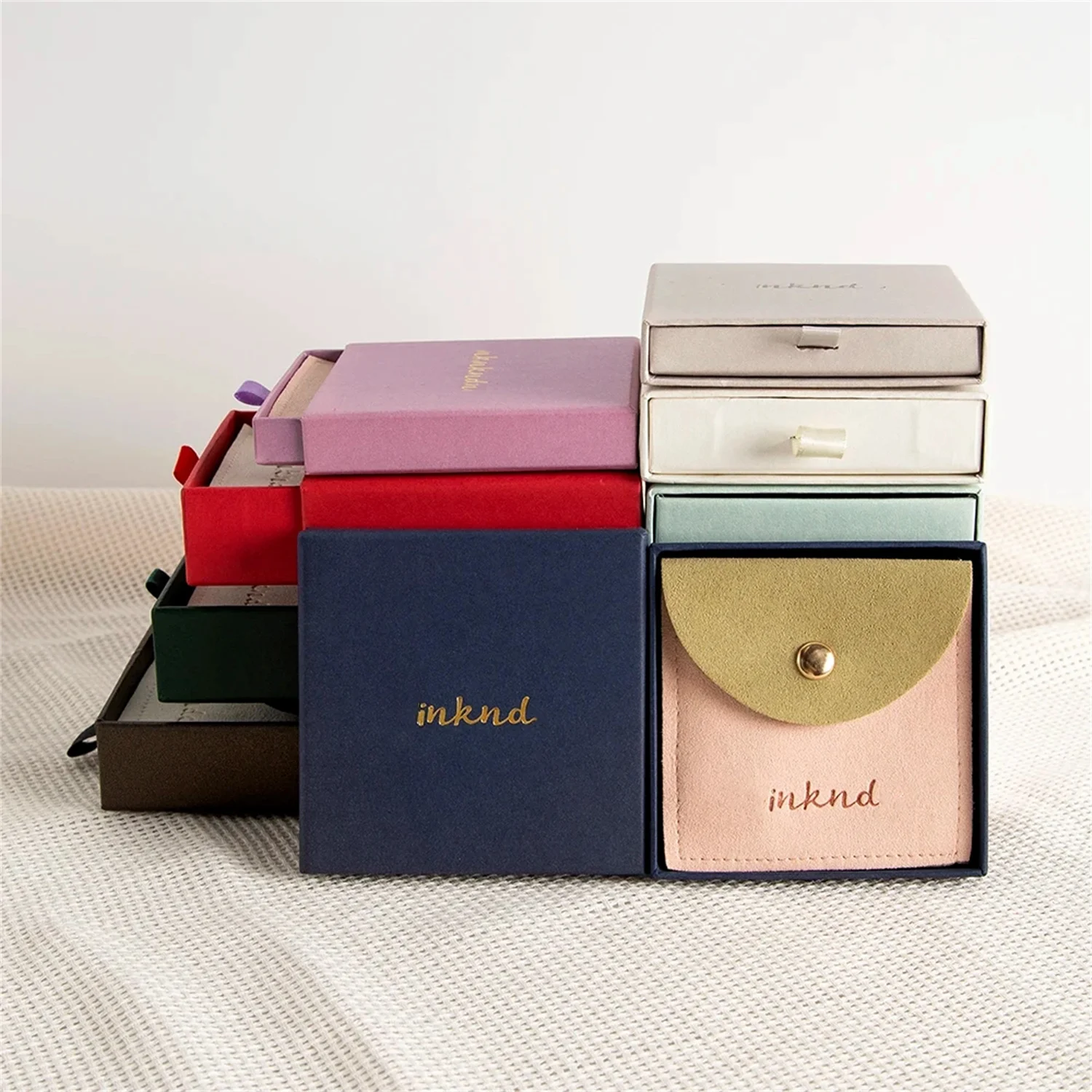 

50pcs Lovely Personalized Logo 8x8cm Microfiber Jewelry Snap Bag Velvet Gift Packaging Storage Pouch Wedding Favors Candy Pocket