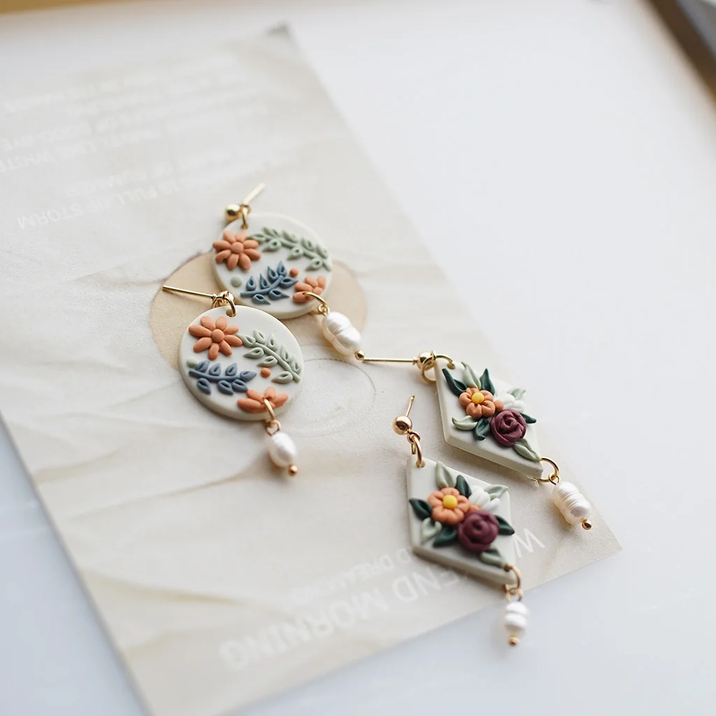 Vintage Handmade Cluster Flower Polymer Clay Drop Earrings with Pearl Delicate Dangle Earrings for Women And Girls Daily Accesso