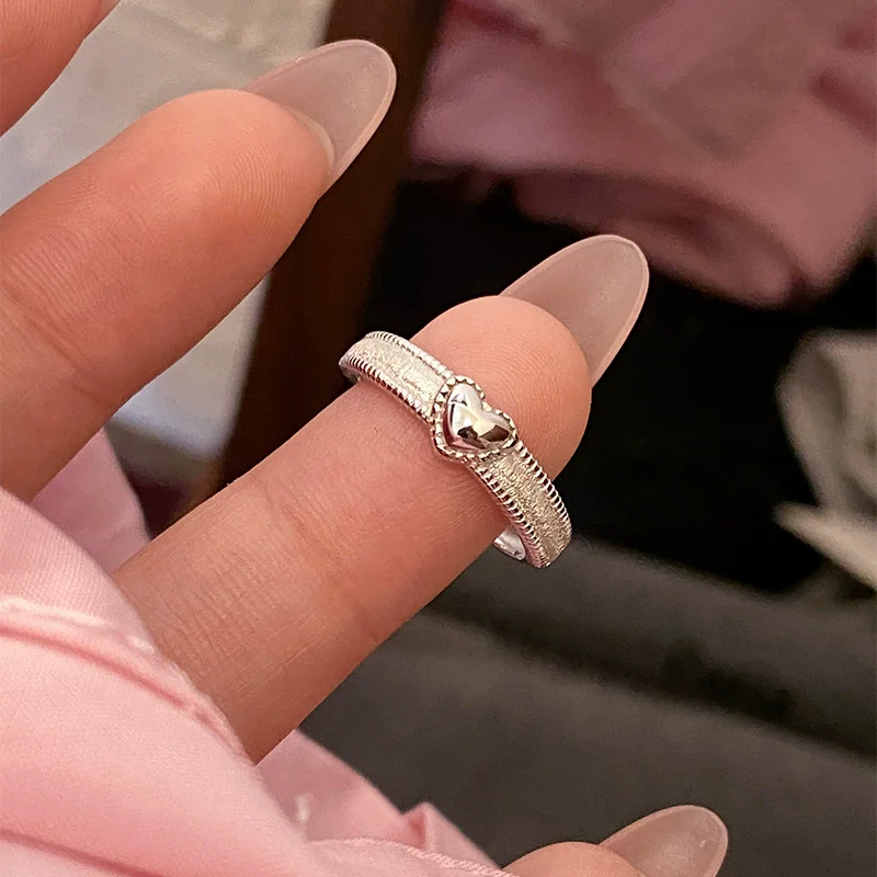 

S925 sterling silver women's ring with heart-shaped stripes, popular European and American fashion jewelry, party accessories