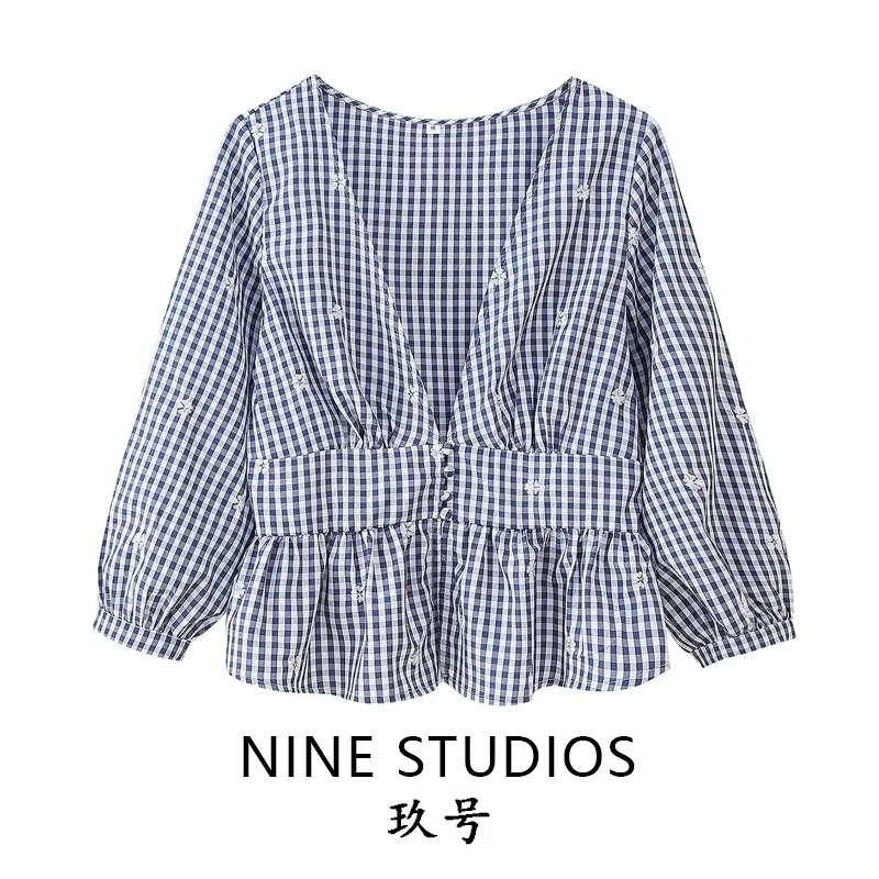 

Loose Casual Embroidered V-ne f Sve irt Women's Top Spring 2025 Polyester Fiber Cheered Pattern Faionable