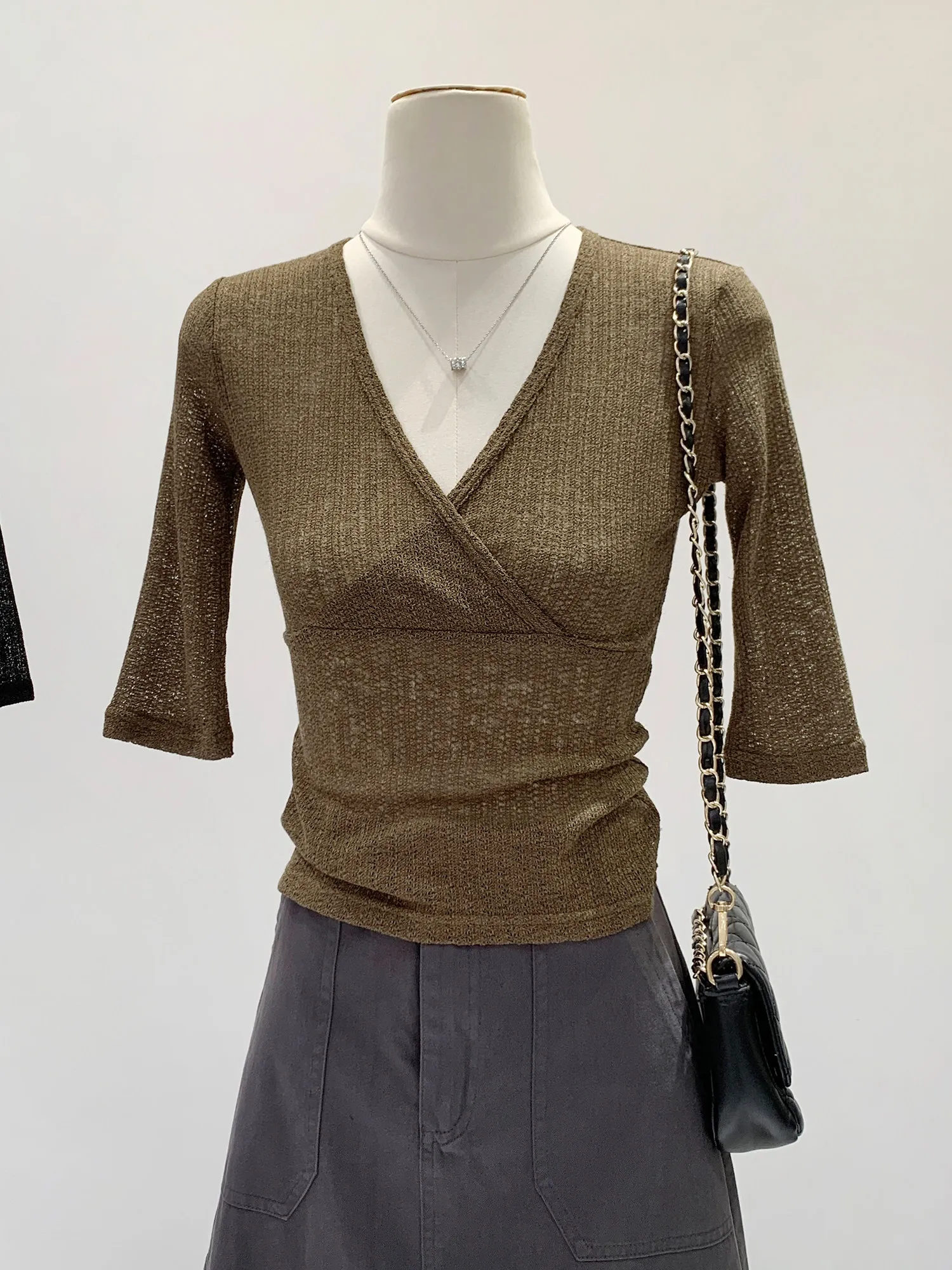 Stylish V-Neck Five-Quarter Sleeve Knitwear Women's Summer 2026 New Elegant Light Maturity Beautiful Small Top Cross Design