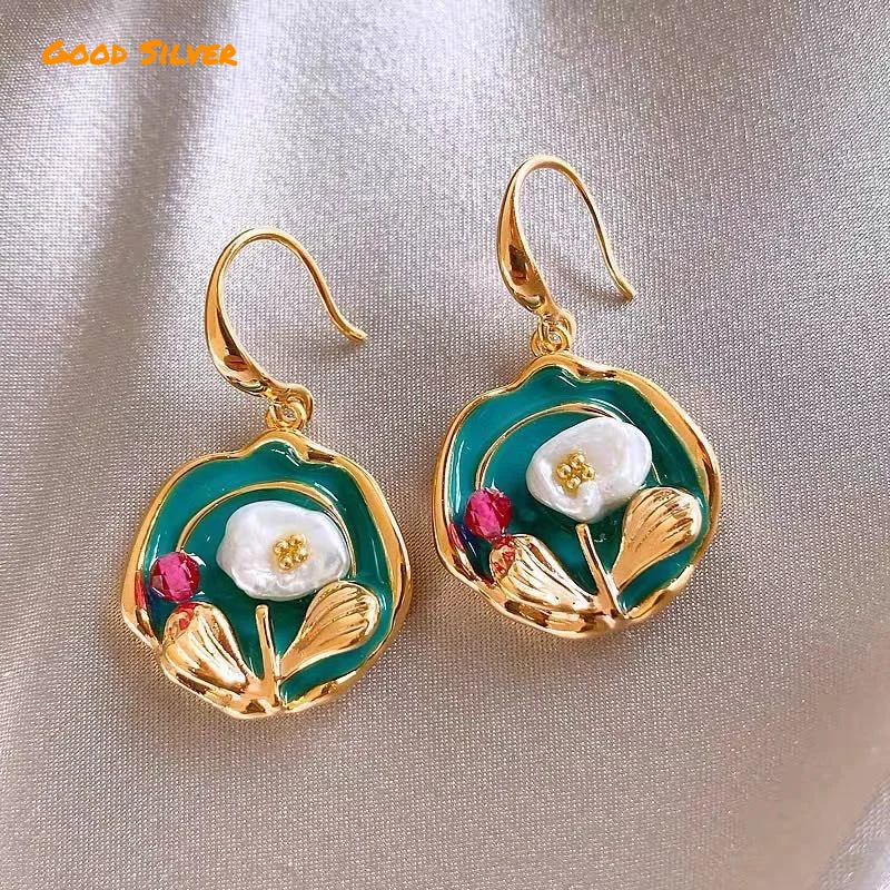 

Pearl flower oil painting earrings for women,Van Gogh style gold-plated light luxury high-end feeling,a jewelry gift for lovers.