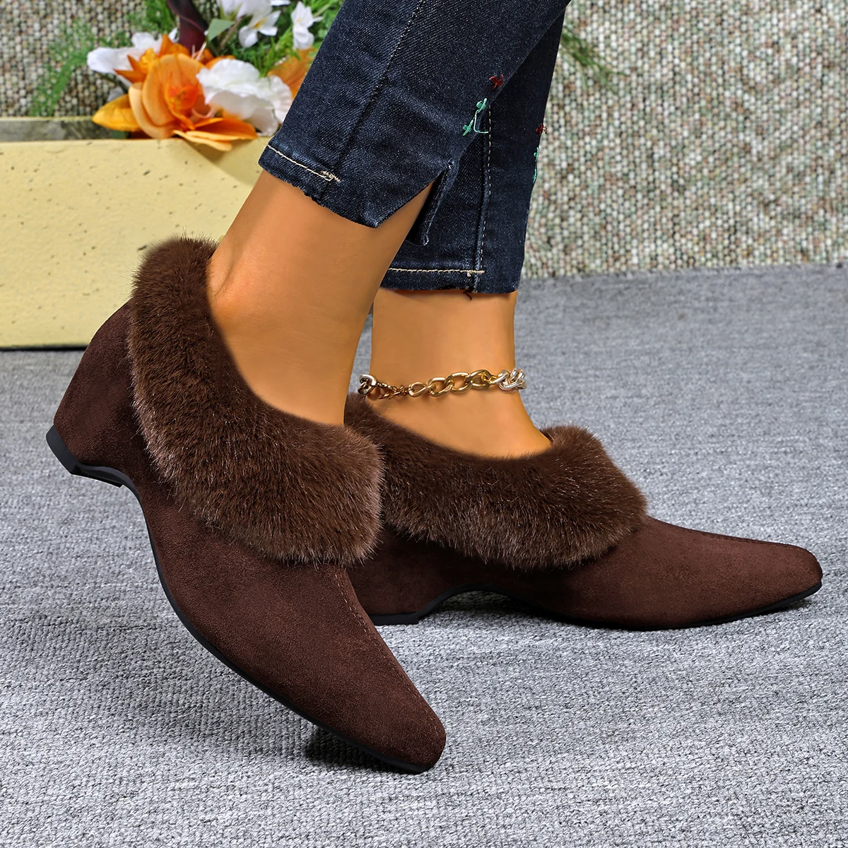 Women'S Fashion Winter 2026 - Retro Height-increasing Velvet-lined Pointed Fluffy 2026