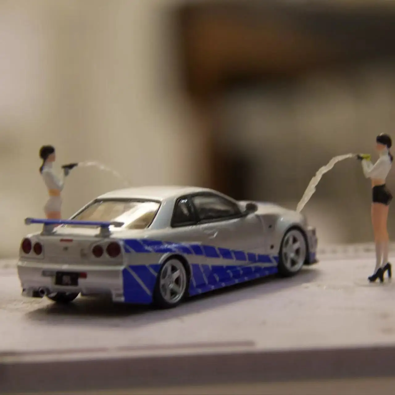 โมเดลฟิกเกอร์สาวล้างรถขนาด 1:64 สำหรับฉากจำลองบนโต๊ะทราย อุปกรณ์ตกแต่งไดโอรามา