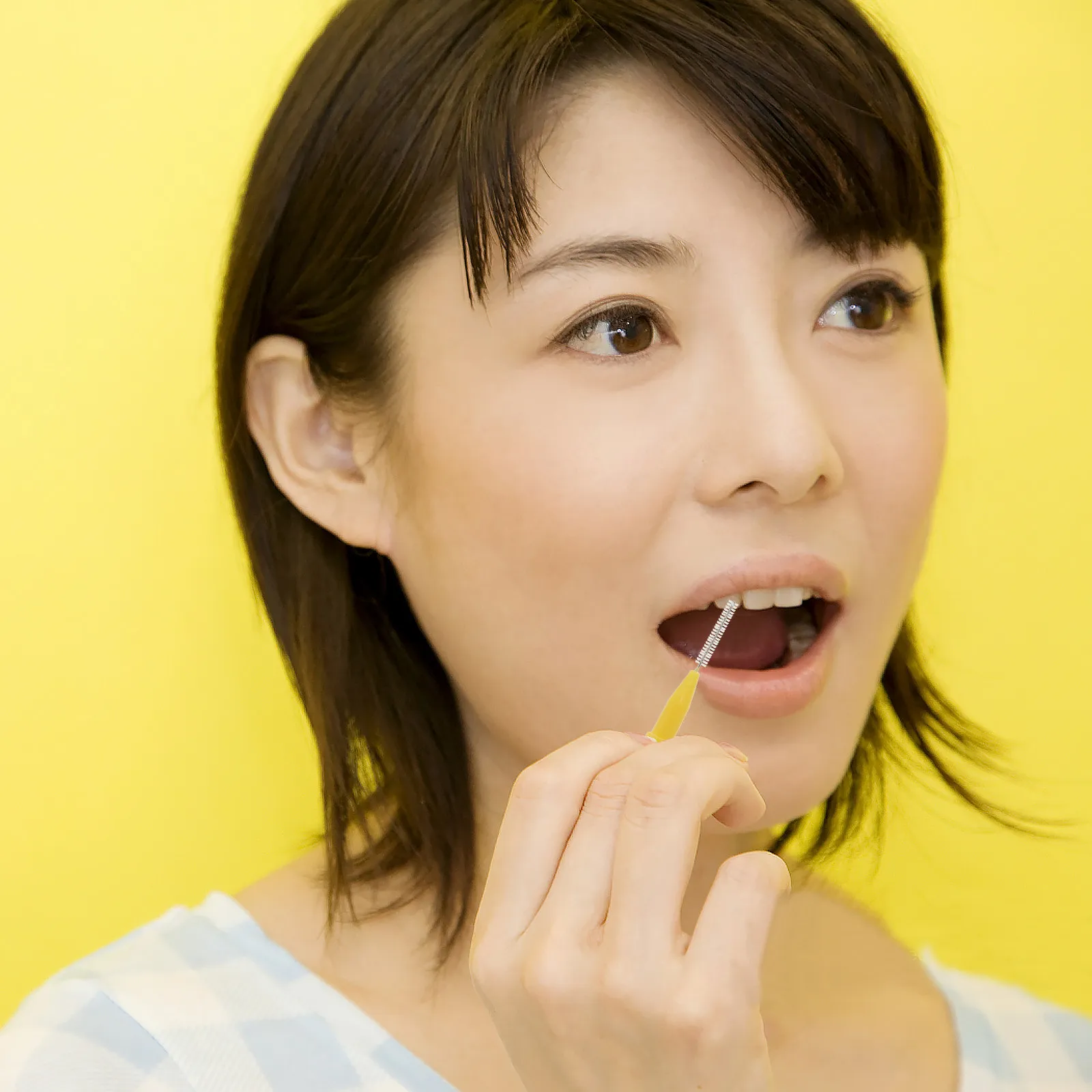 

Набор из 60 зубных нитей-флоссеров и межзубных щеток в коробке для всей семьи и друзей – удобные средства для ухода за полостью рта, отличный подарок