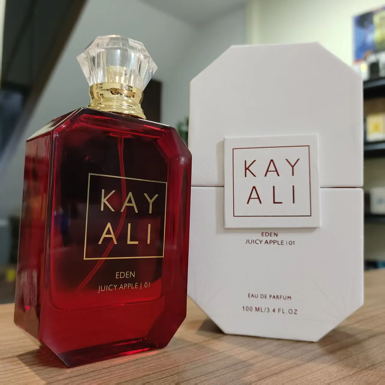 كايالي 01 إيدن رذاذ عطر التفاح العصير |   تفاح أحمر عصير، كشمش أسود، جريب فروت وردي، ليتشي |   3.4 أونصة (100 مل)، يدوم طويلاً