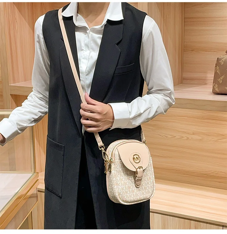 

Chic Women Crossbody Bag Luxury Leather Handbag Elegant Shoulder Bag Vintage Classic Style for Designer Inspired