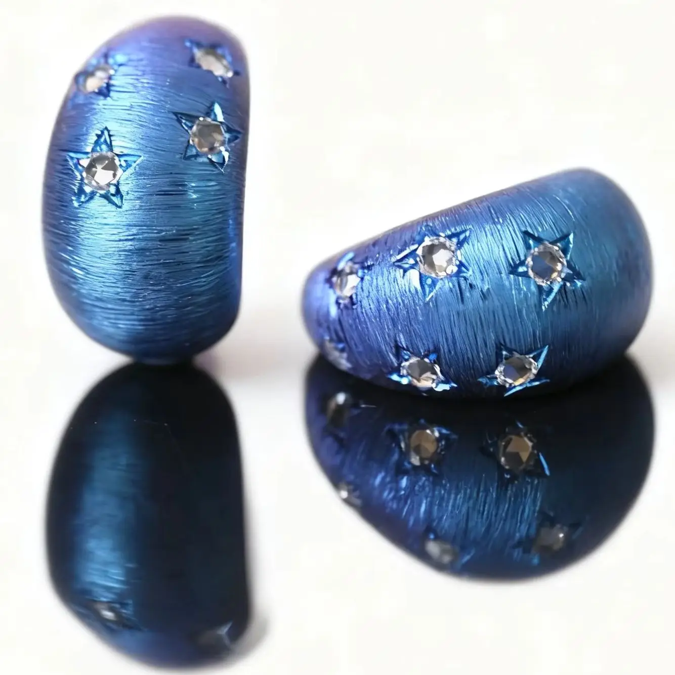 

Titanium Earrings Inlaid with Natural White - blue Gemstones: A Timeless Fusion of Luxury and Nature-Premium Quality