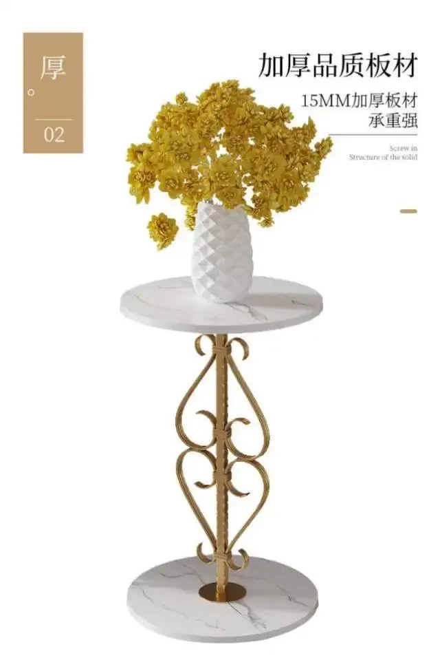 

How many corners are there on the green radish frame and how many sofas are there
