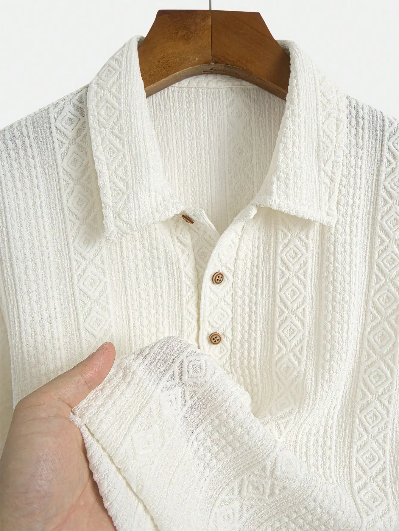 

Men's Off-White Textured Geometric Pattern Half-Button Collar Short Sleeve Shirt