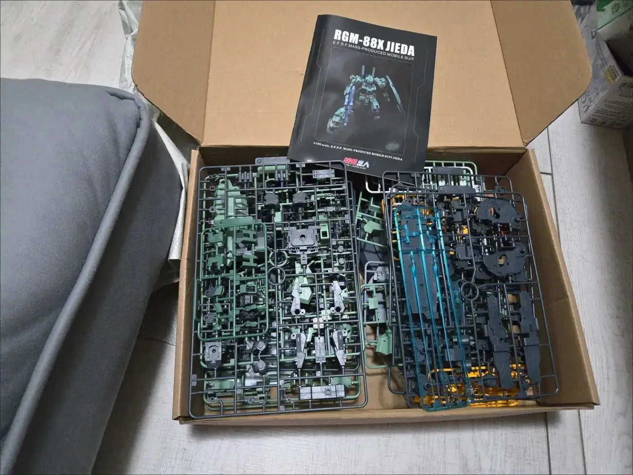 بلامو الحب الغريبة Jeda RGM-88X MG 1/100 الجمعية أطقم منمذجة عمل الشكل روبوت البلاستيك لعبة مجسمة هدية لهواة الجمع