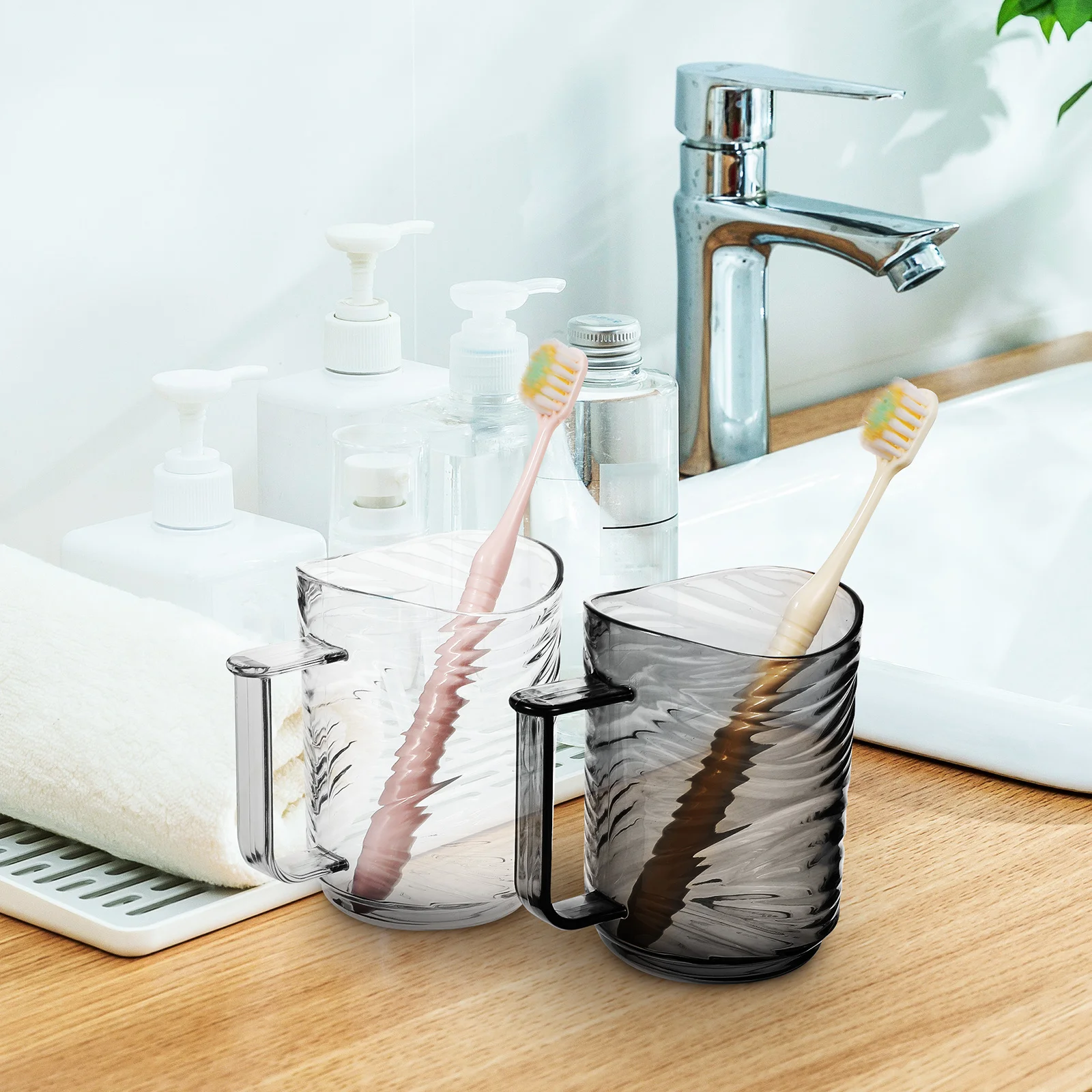 

2Pcs Transparent Rinse Cups with Handle Plastic Toothbrush Cups Bathroom Toothbrush Holder Set Clear Toothpaste Container