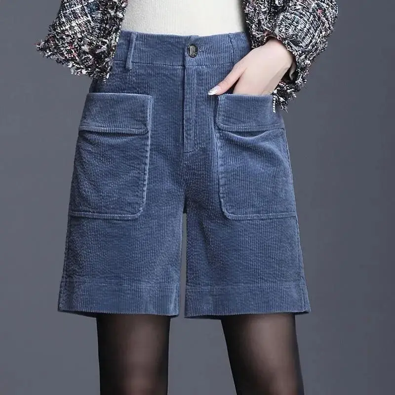 

2024 High Quality New Women Spring Winter Corduroy Shorts with Pockets Women Fashion Black Solid High Waist Short Pants T558
