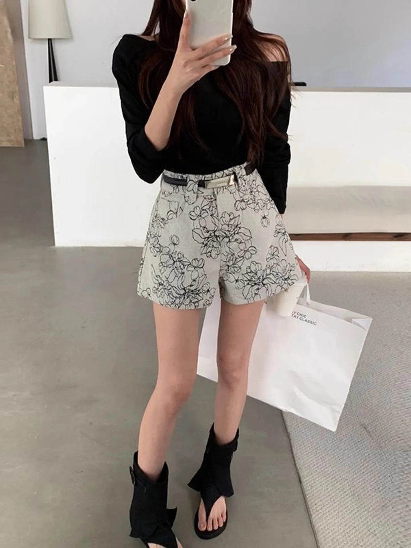 Women's Loose Fit Embroidered Denim Shorts High Waist Wide Leg Pants Autumn Fashion Casual Wear Resistant Machine Washable