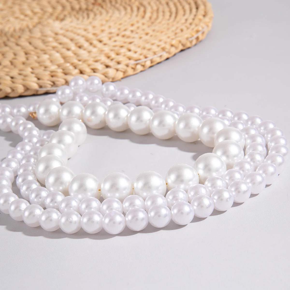 Dcocna Geschikt voor vrouwen om deel te nemen aan het feest Elegant temperament Meerlaagse retro sieraden Imitatieparel Witte hals