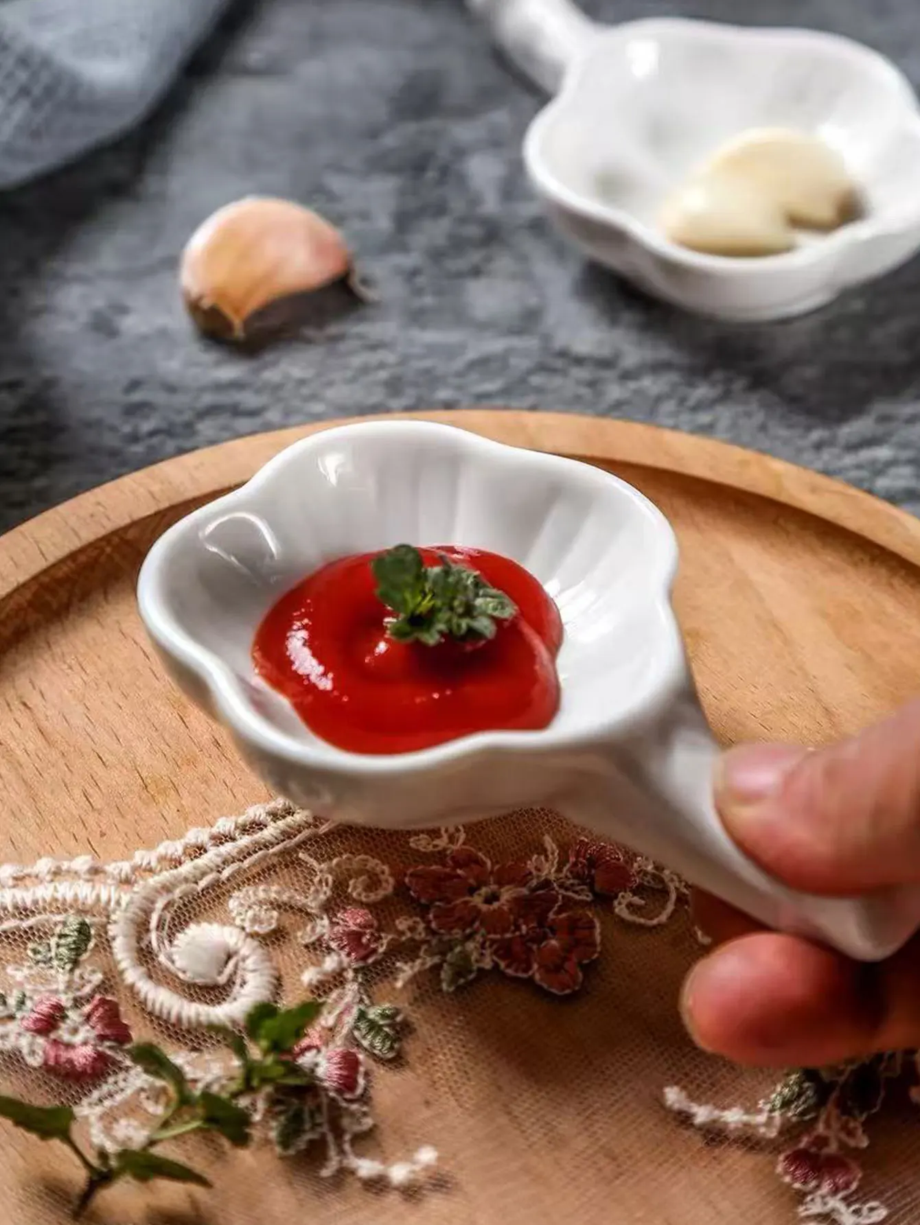 Ceramic Seasoning Dish and Chopstick Holder, Creative Dual-Purpose Sauce Dish, Sushi Dipping Dish, Brush-Shaped Chopstick Holder, Butter Dish, 2 Pieces
