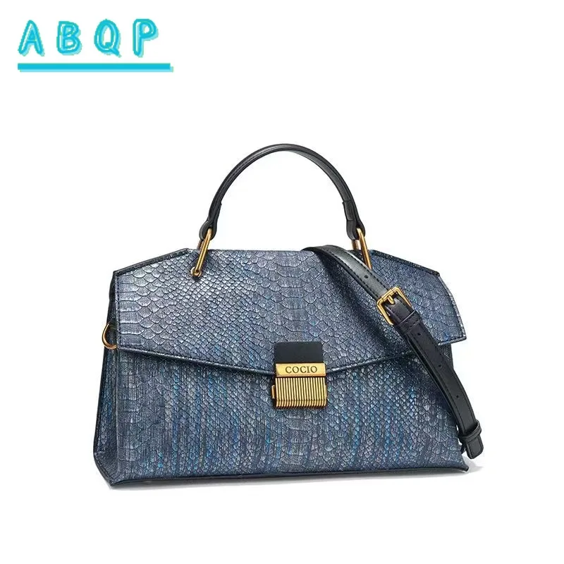 

Vintage Blue Snake Pattern Totel Bag Luxurious Large Capacity Shoulder Crossbody Bag for Women Lightweight for Work Travel