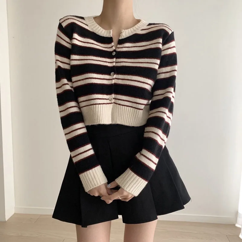

Женский вязаный свитер в стиле ретро с круглым вырезом и контрастными полосками, короткий кардиган с длинными рукавами