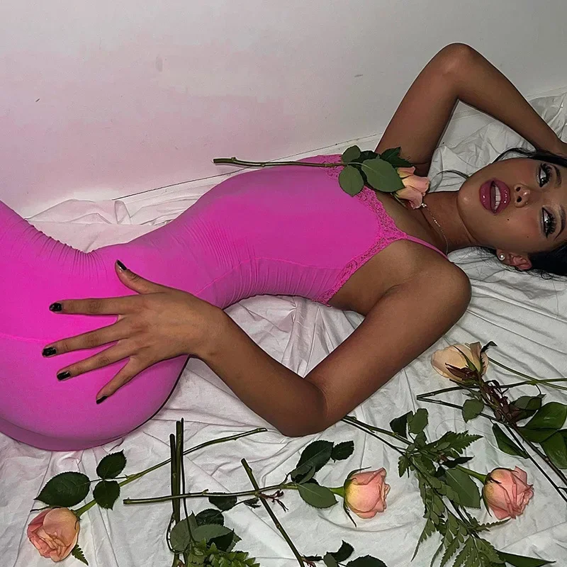 Un nuevo vestido largo ajustado de tiras sin espalda de encaje informal de color sólido de verano para mujer