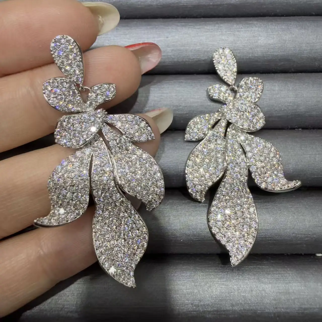 Sparkly Cubic Zirconia Large Leaf Flower Dangle Earrings for Women Luxury Statement Jewelry for Wedding Dinner Party Elegant
