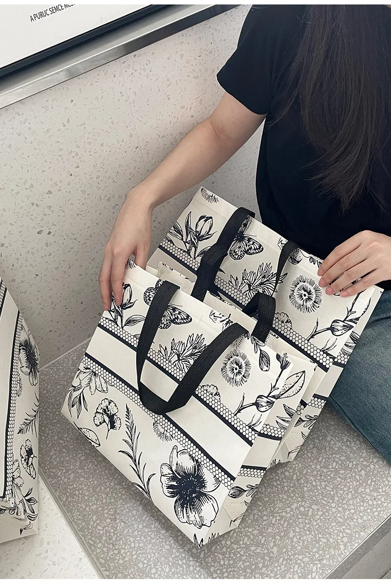 프리미엄 맞춤형 로고 부직포 토트백 - 가정, 비즈니스 및 의류 매장용 재사용 가능한 친환경 쇼핑 선물 가방(1/10개)