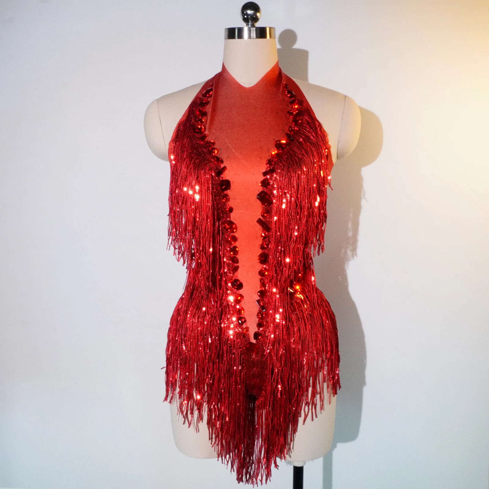 Новейший блестящий ярко-розовый комбинезон с кристаллами и блестками и кисточками для женщин, сексуальный костюм с открытой спиной для танцев, ночного клуба, танцовщицы, сценический костюм