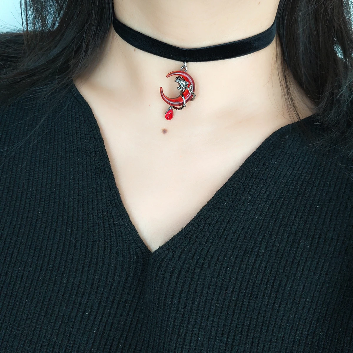 قلادة الماس على الطراز القوطي الداكن باللون الأحمر والقمر المائي، قلادة على شكل شريط مخملي أسود، قلادة، إكسسوارات نسائية