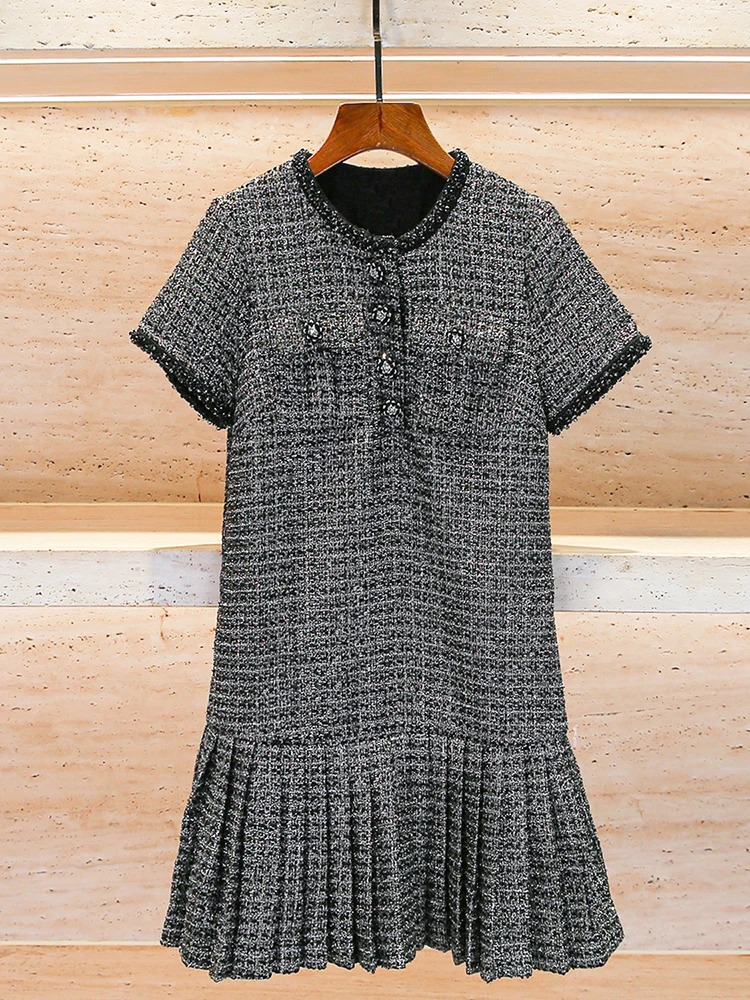 

Платье А-силуэта с высокой талией и плиссированным твидовым поясом из коллекции Осень-Зима: Элегантное и стильное