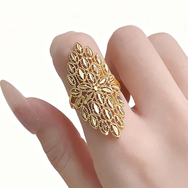 Huitan Hollow Out Gold Color Ring for Women Daily Wearable Accessories Low-key Versatile Jewelry for Engagement Ceremony