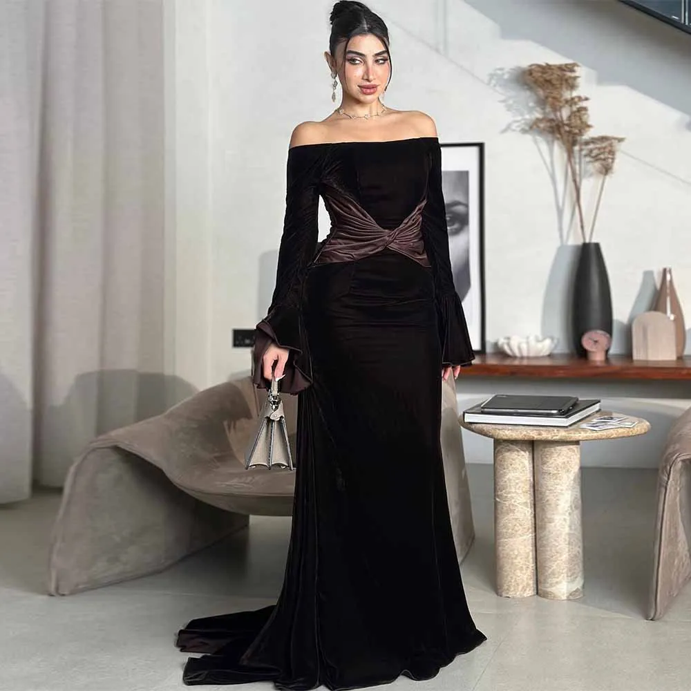 دبي المرأة فستاين سهرة/فساتين الحفلات القطيفة غمد/عمود فستان المشاهير البني خارج على الكتف الطية الكشكشة فستان سهرة نسائي