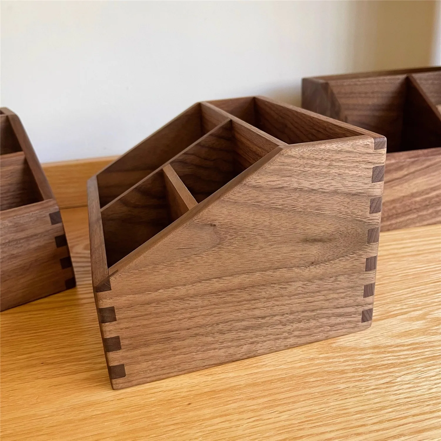 

High-End Solid Wood Multi-Function Storage Box Black Walnut Desktop Organizer Cosmetic Box with Multiple Compartments