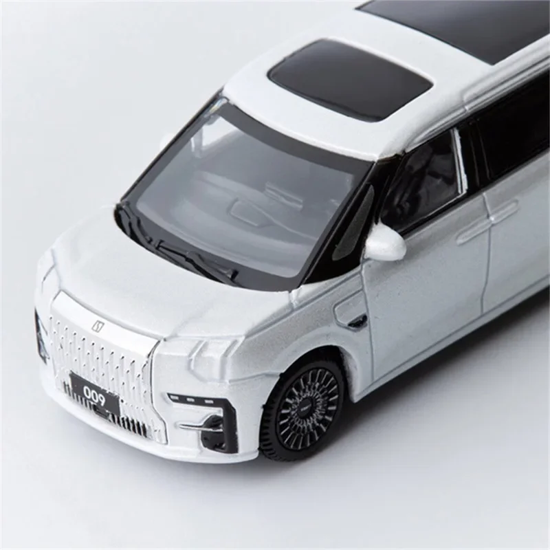 1:64 ZEEKR 009 MPV Alloy Mini Car Model Diecast Metal Vehicles Car Model Miniature Scale Simulation Collection Children Toy Gift