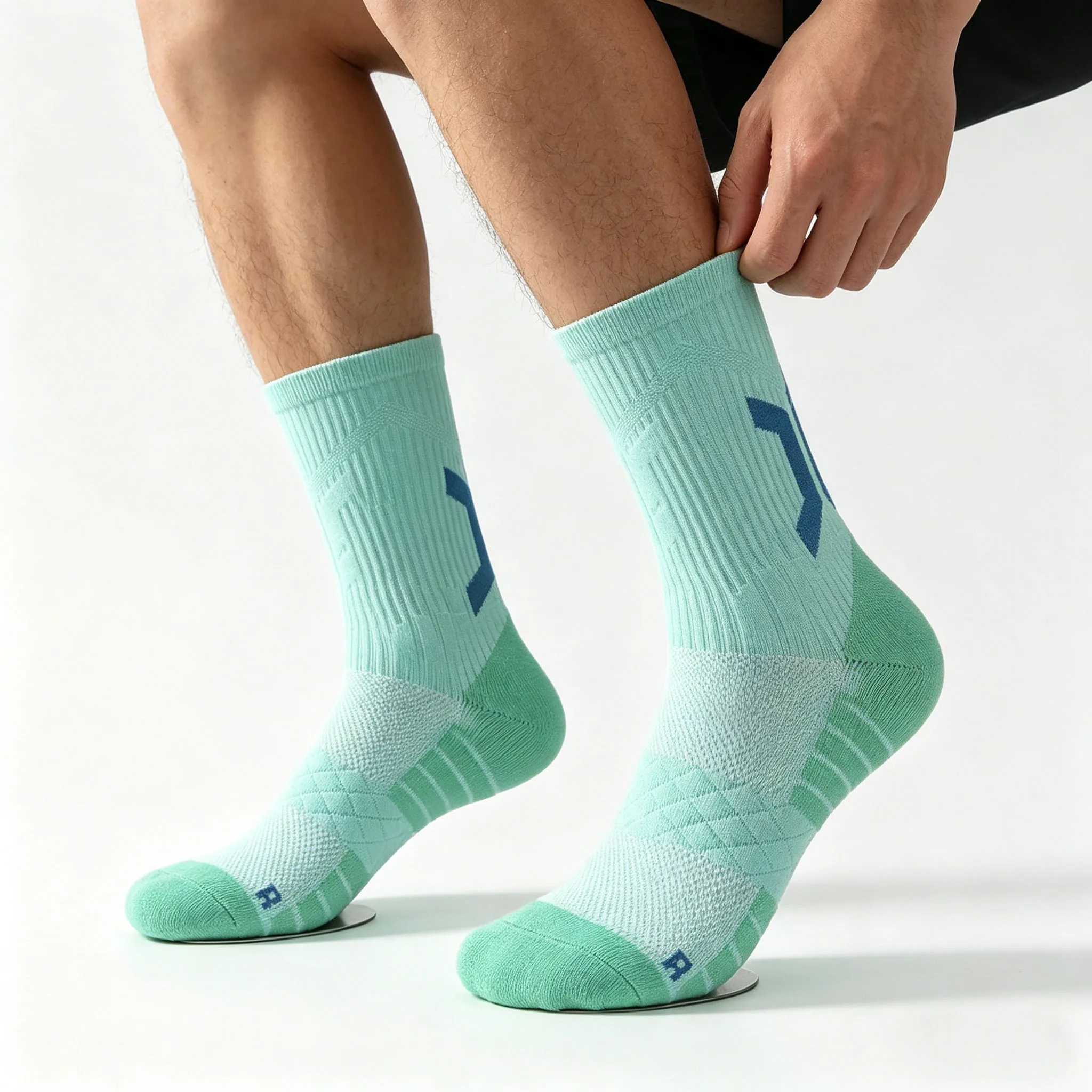 Men's Thick Cushioned Basketball Socks Anti-slip Breathable Athletic Crew Socks for Sports Running Soccer Training view 2