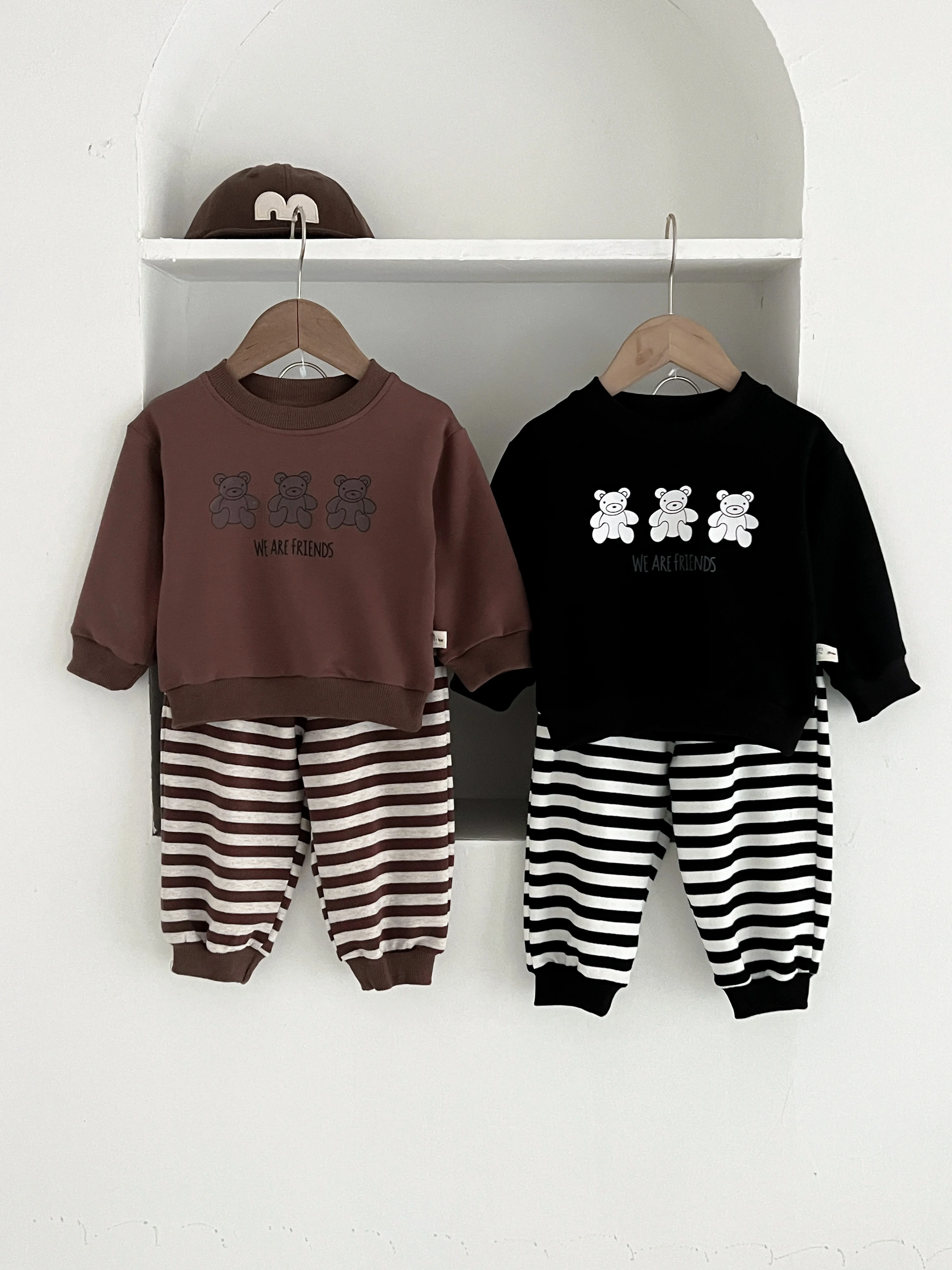 Frühlings- und Herbst-Neuheit: Bären-Kinder-Sweatshirt Zweiteiler, Gestreiftes Jungen-Outfit im koreanischen Stil – Detail 1