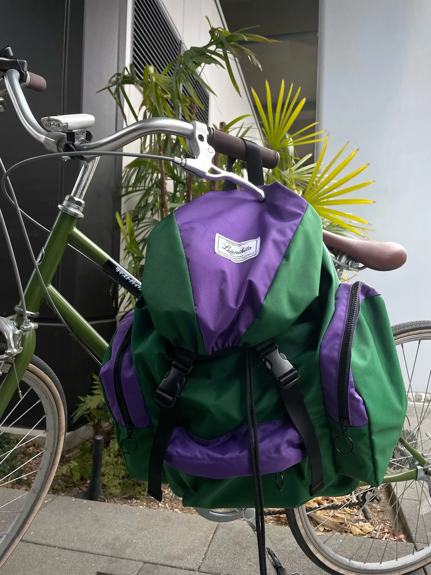 

Leonikita UrbanOutdoor Vintage Color Matching Large Capacity Waterproof Travel Mountaineering Backpack