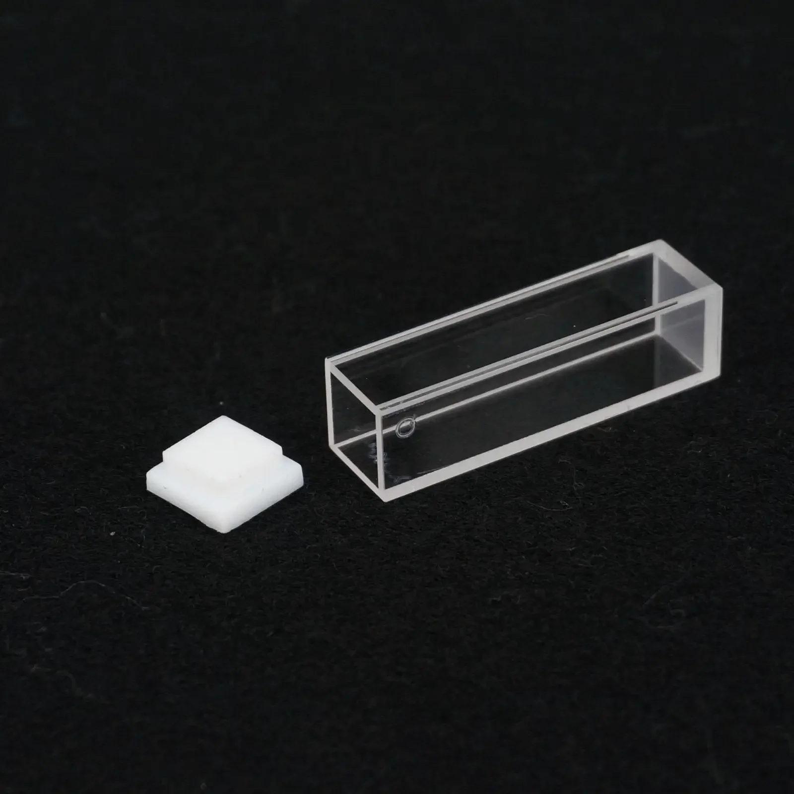 3.5ml 10mm Path JGS1 Quartz Cuvette Cell With Lid 4-faces Polish For Fluorescence Spectrometer