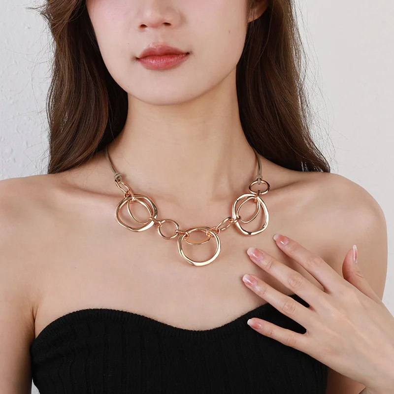 

Kaseakia Chain Metal Alloy Pendant Choker Necklace for Women
