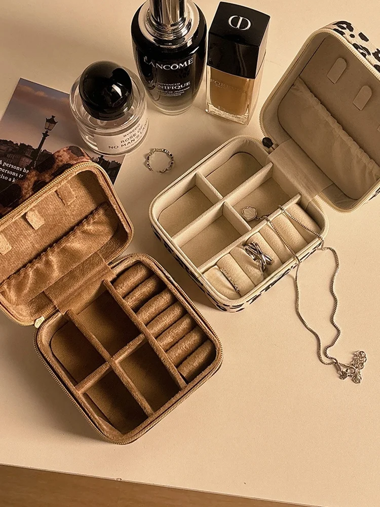 caixa-de-joias-portatil-pequena-de-luxo-para-mulheres-organizador-de-brincos-aneis-e-colares-caixa-de-alta-qualidade-em-couro-vintage