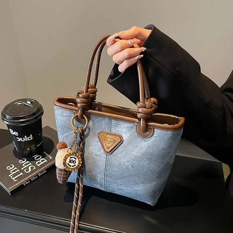 

2025 Women's Fashionable Retro Convertible Handbag Tote Crossbody Shoulder Bag Ideal for Daily Use Travel and Casual Outfits