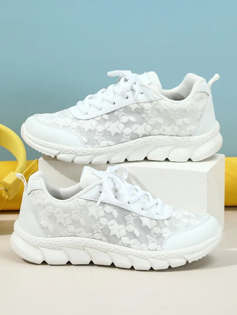 

Женские кроссовки на шнуровке с круглым носком для весны и осени, новые дышащие удобные повседневные туфли на мягкой толстой подошве, сетчатые туфли с принтом