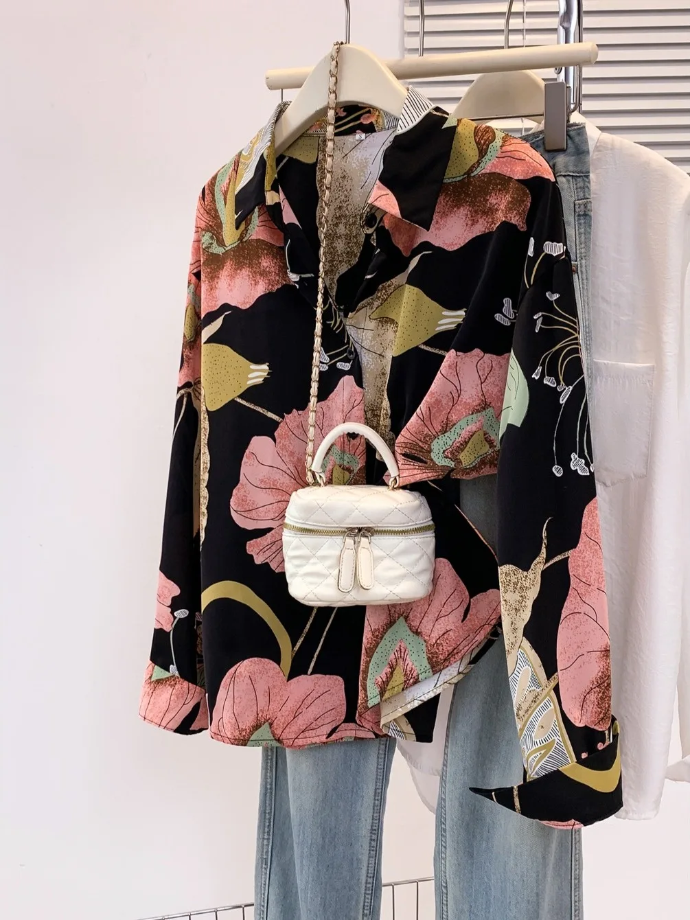 

Повседневная свободная женская блузка с длинным рукавом, весна 2026: новая дизайнерская модель, шифоновая, с принтом, универсальная, свободного кроя, элегантный топ