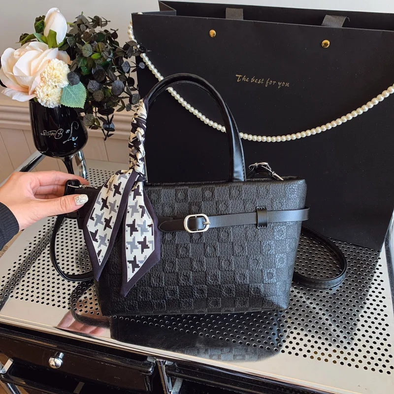 

Женская сумка 2024, весенняя новая модная ретро-сумка, универсальная портативная большая вместительная сумка через плечо с шелковым шарфом